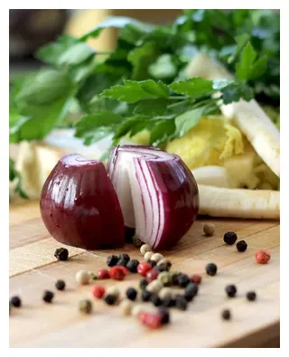 Sample photo of onions transformed with w_300,bo_10px_white
