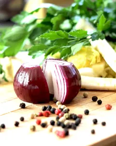 Sample photo of onions transformed with e_brightness:35