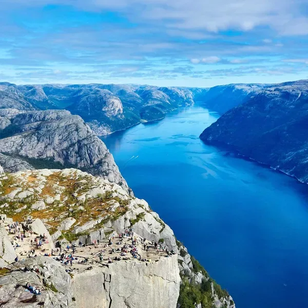 Quality 30 applied to the fjord photo